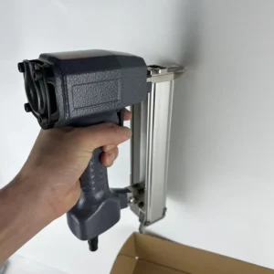 6-30mm Metal air Nail Gun Suitable for Patio Furniture 4-7 bar Pressure Pneumatic Nail Gun Customisable