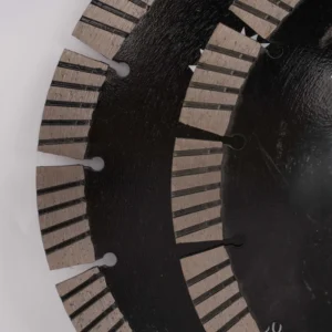 Industrial 210mm Diamond Segmented Dry-cutting Saw Blade with Perforated Disc Suitable for Cutting Concrete and Granite