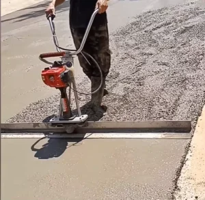 Road Concrete Screed Vibrator Levelling Machine 1-6M Robin/Loncin Engine Powered Stainless Steel High Efficiency Surface